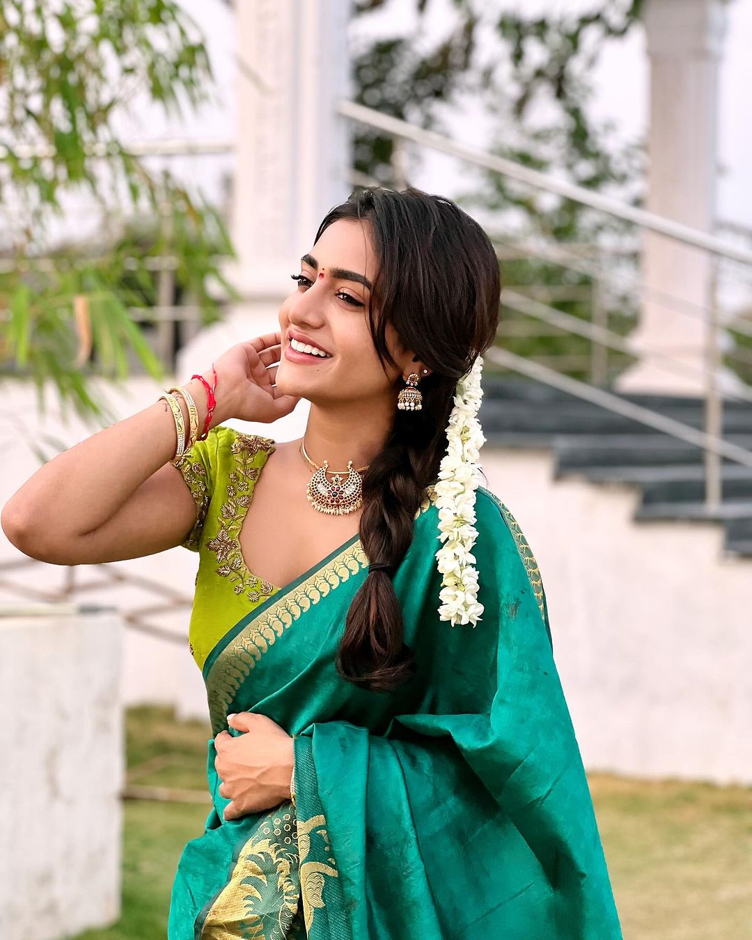 Indian Actress Nayani Pavani Stills in Green Saree